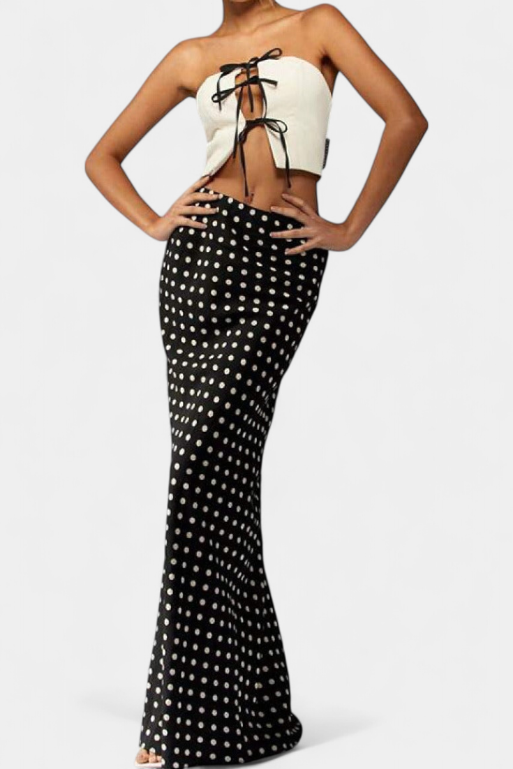 FALDA LARGA CON LUNARES